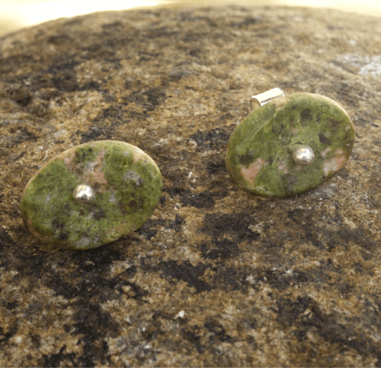 Pebble Stud
