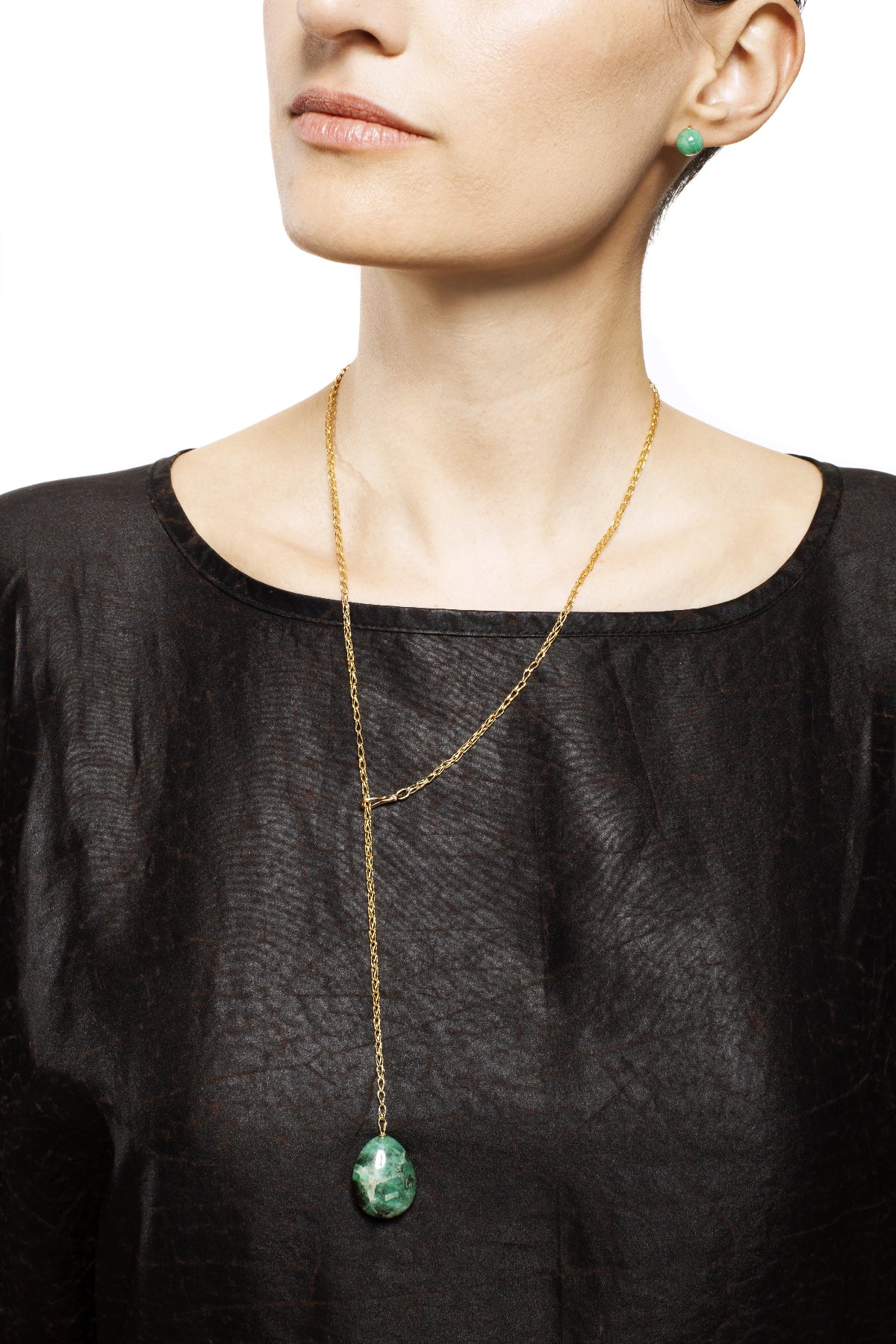 Handmade gold chain lariat with a hand cut moralla emerald