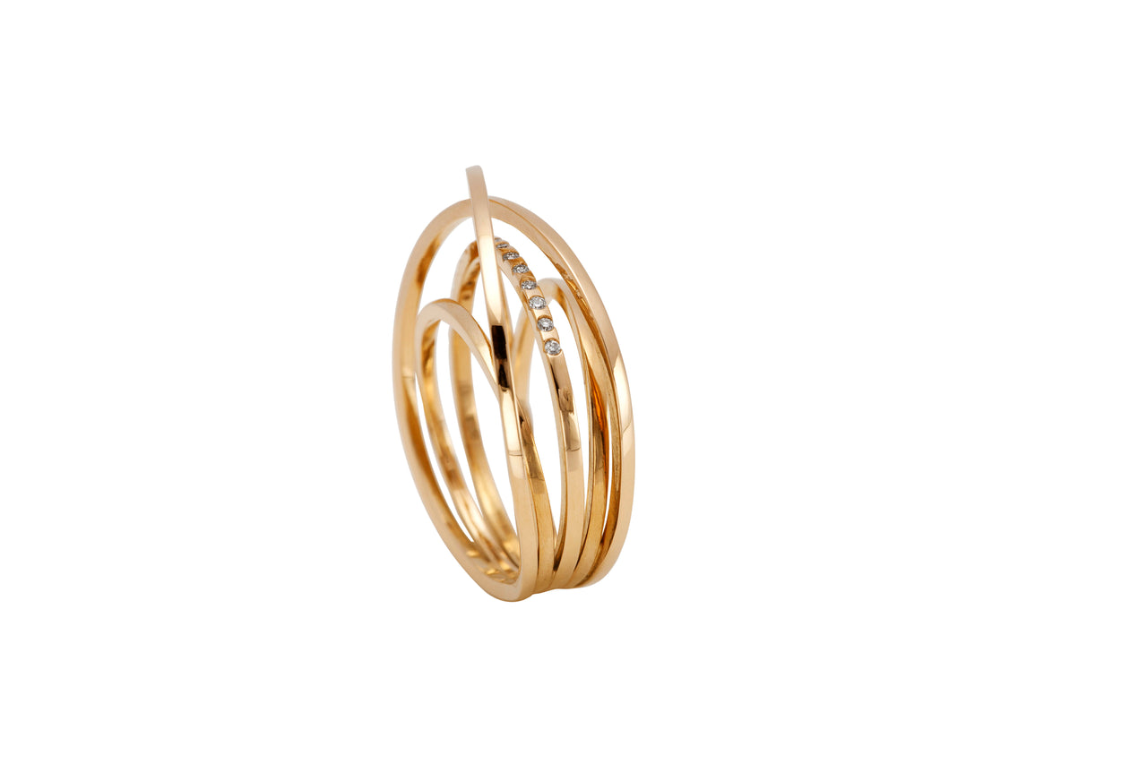 Gold Ring Nest with Diamonds